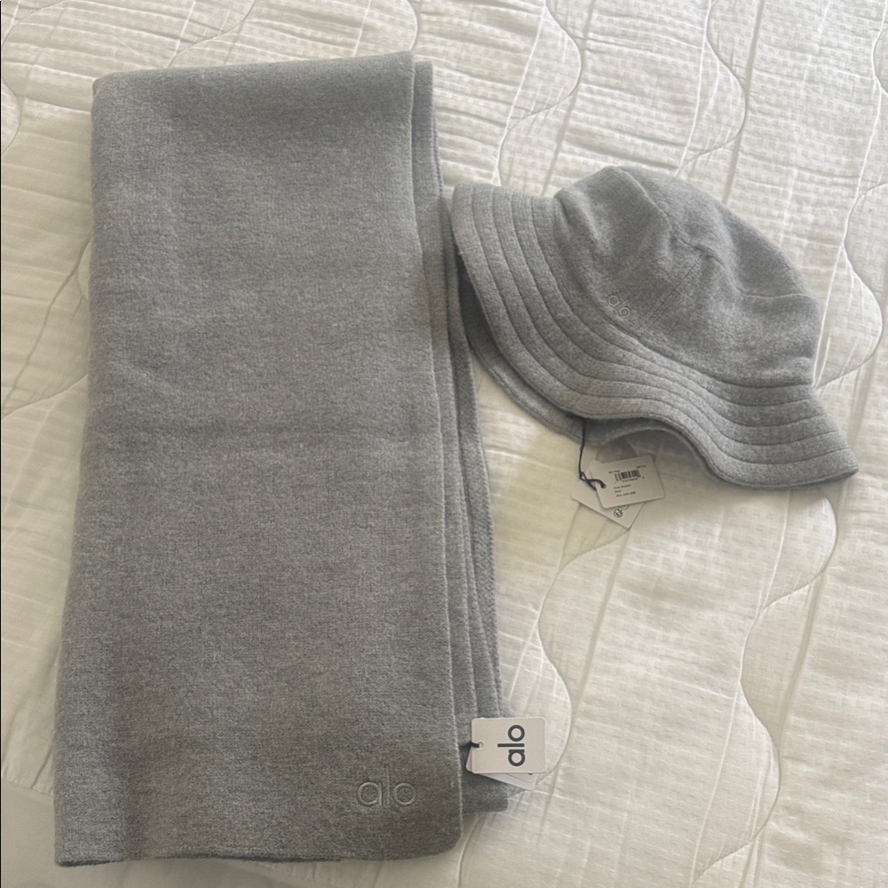 ALO Yoga Kids Gray Hat and Scarf Set